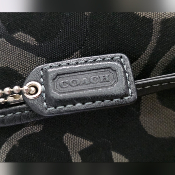 Coach Black Gray Signature C Silver Medallion est. 1941 Wristlet - Picture 5 of 9